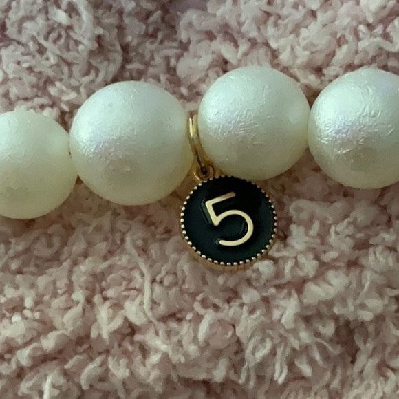 SET OF TWO PURSE OR CROCK CHARMS WITH GINGHAM BOW AND THREE NO. 5 CHARMS - Picture 5 of 5